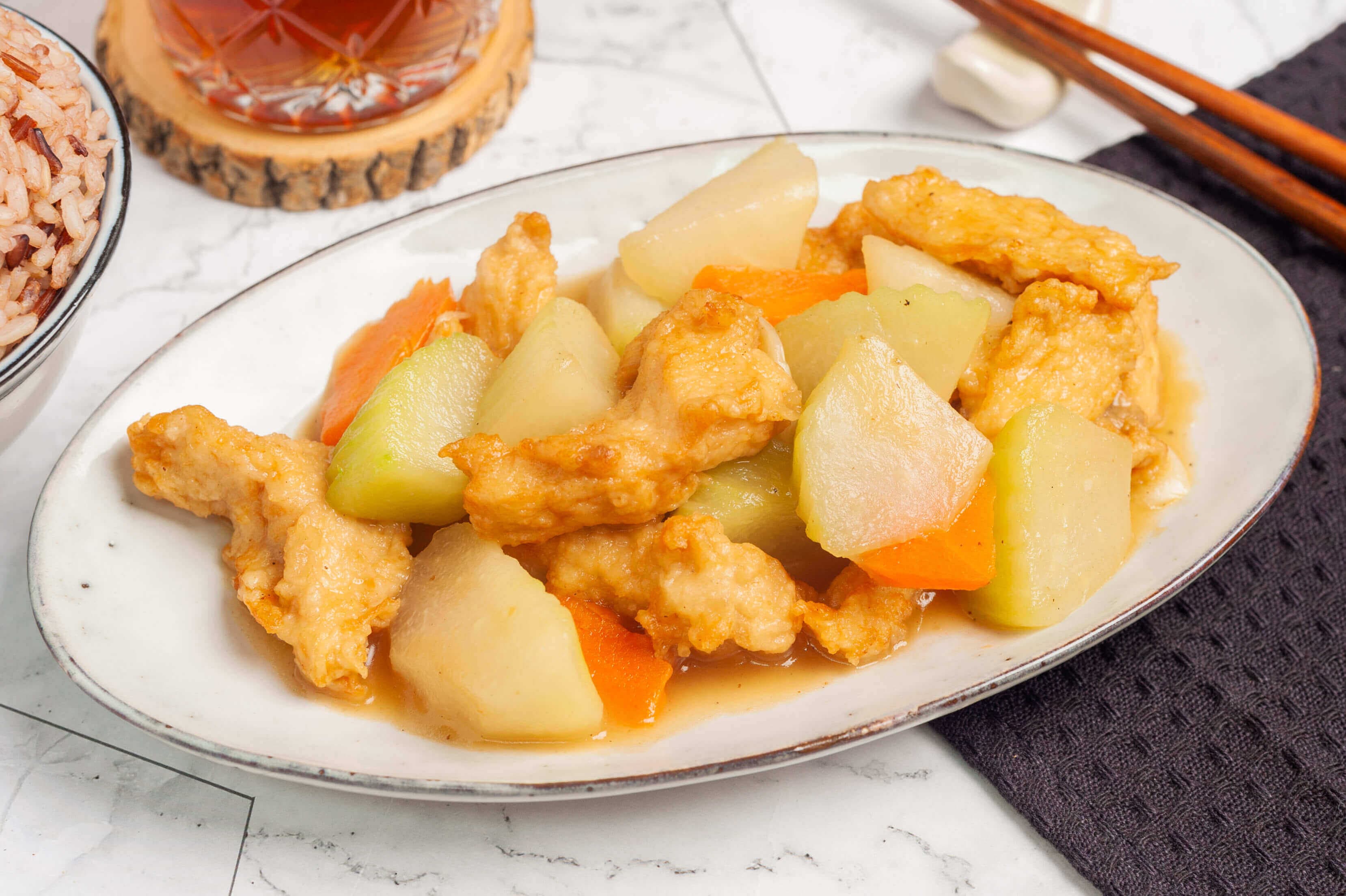 Stir-fried chicken with chayote