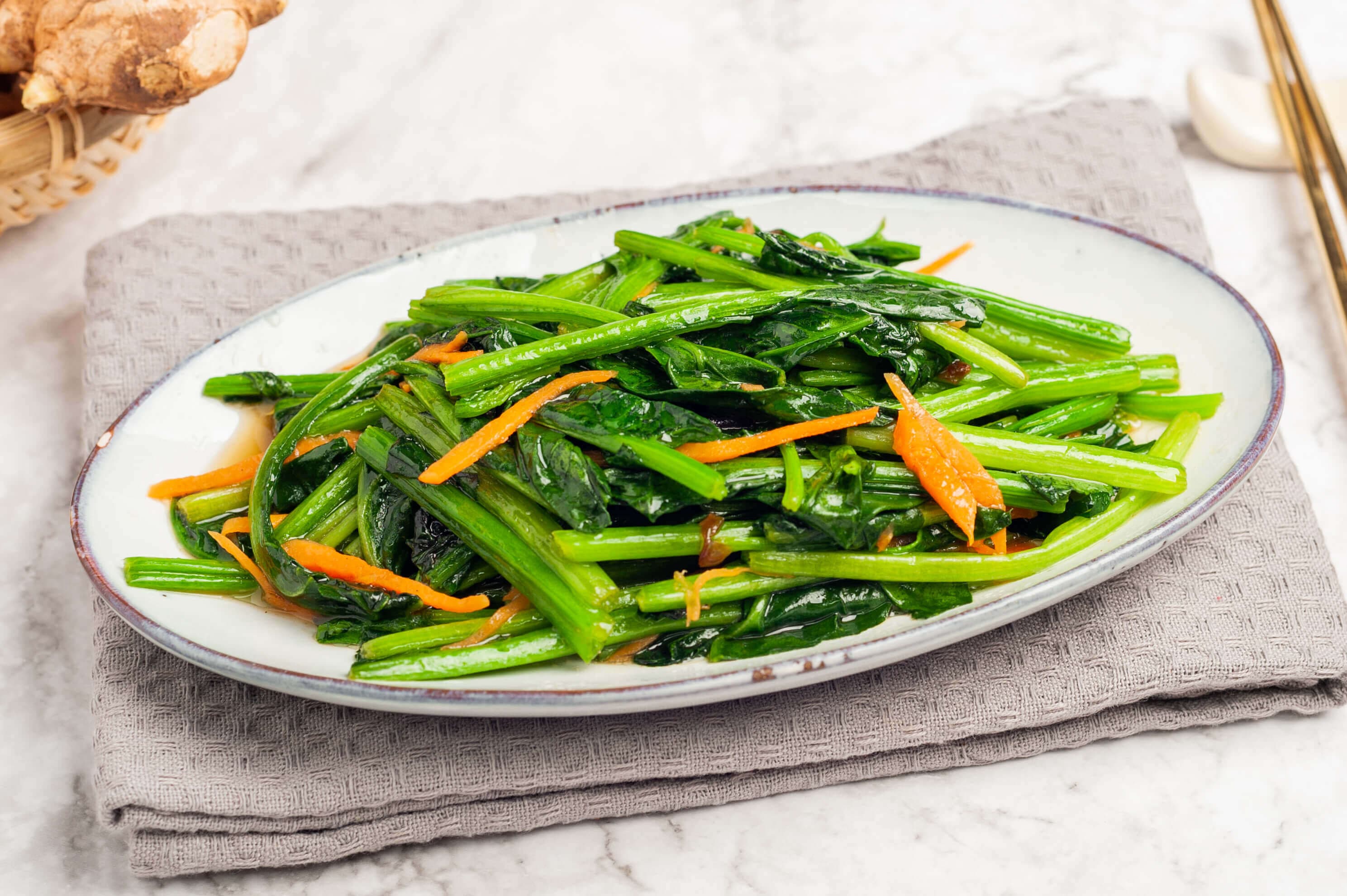 Stir-fried spinach with shredded ginger