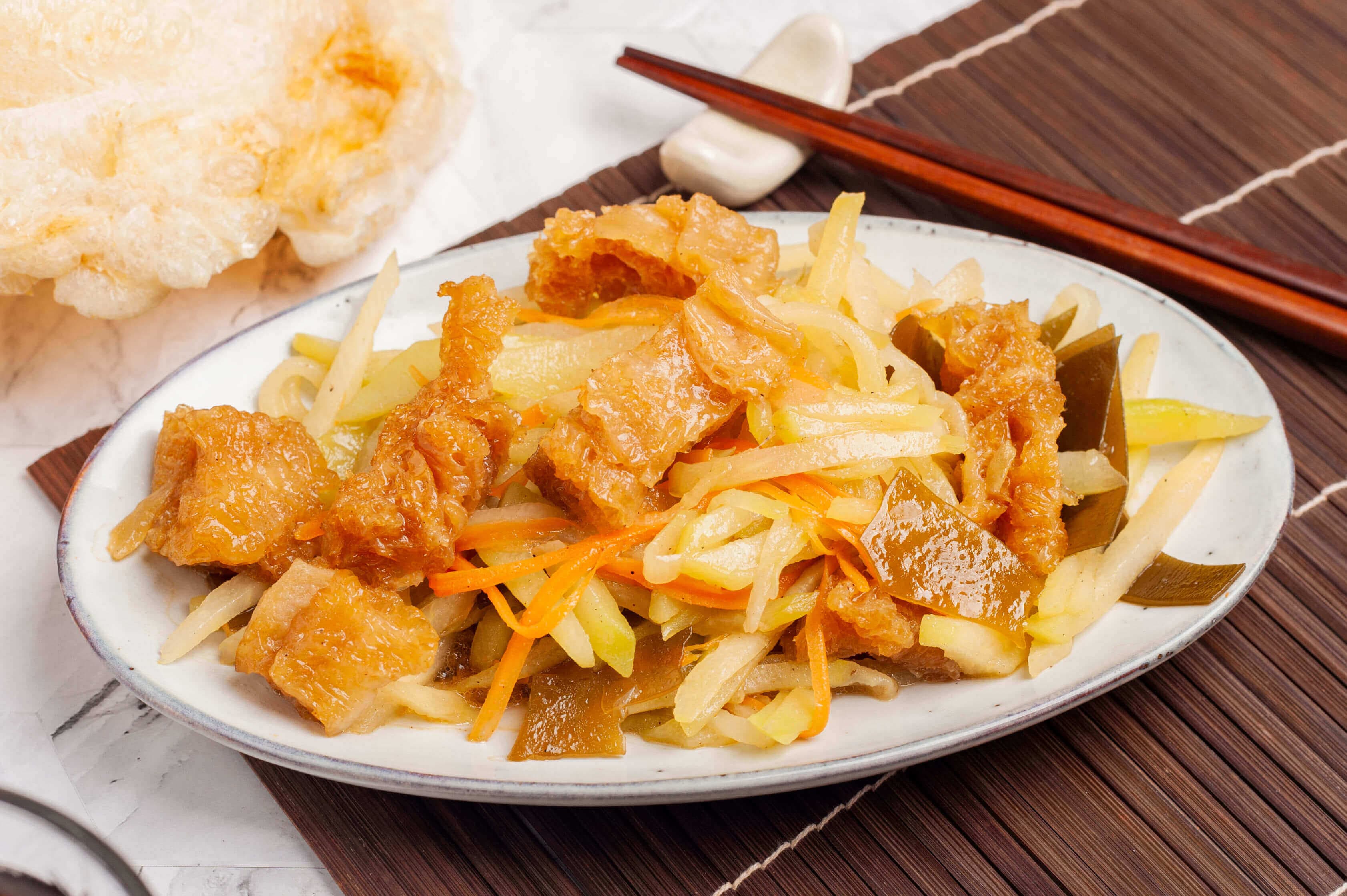 Braised fish maw with chayote and seaweed