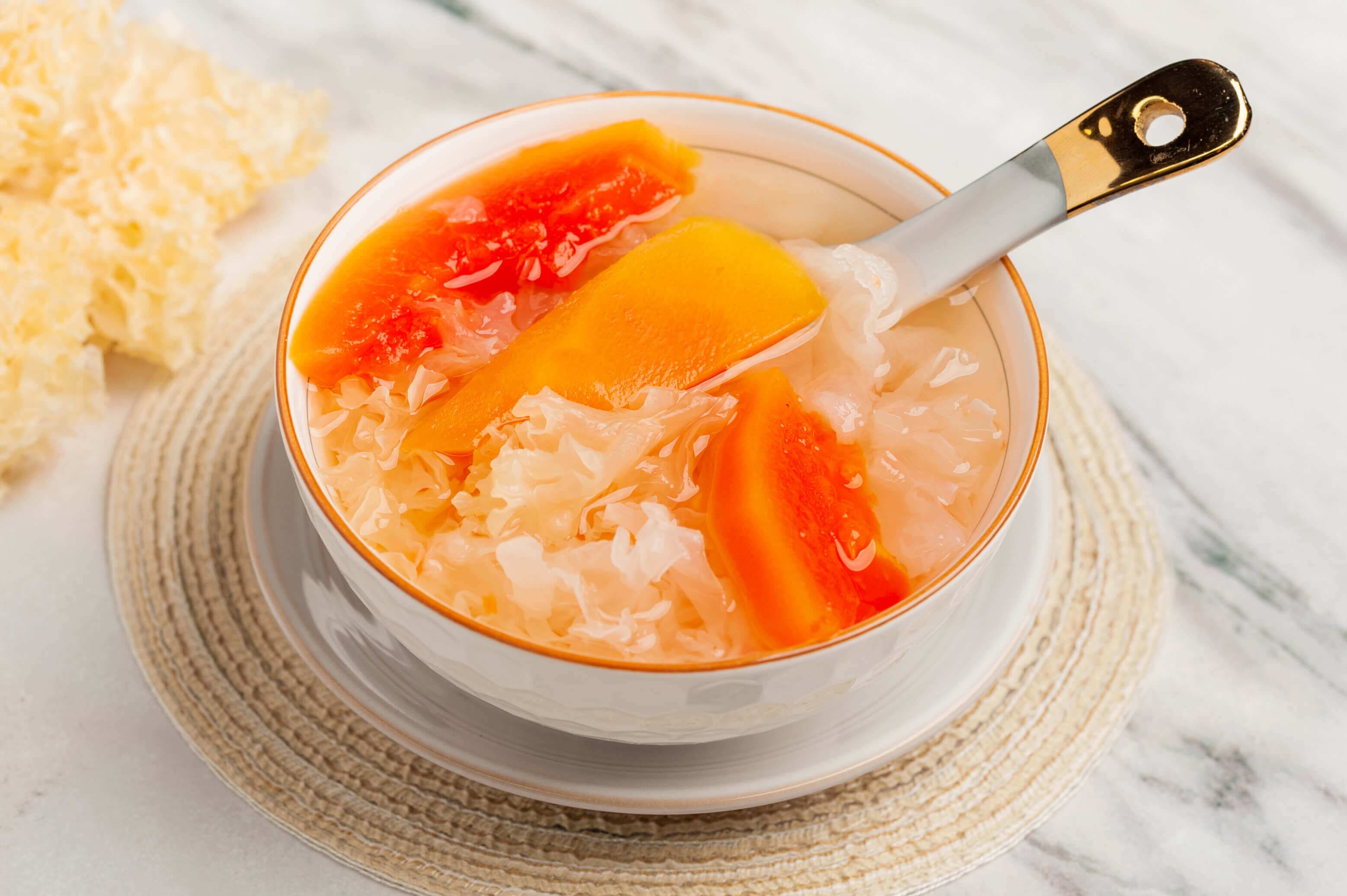 Papaya Snow Fungus with Red Dates