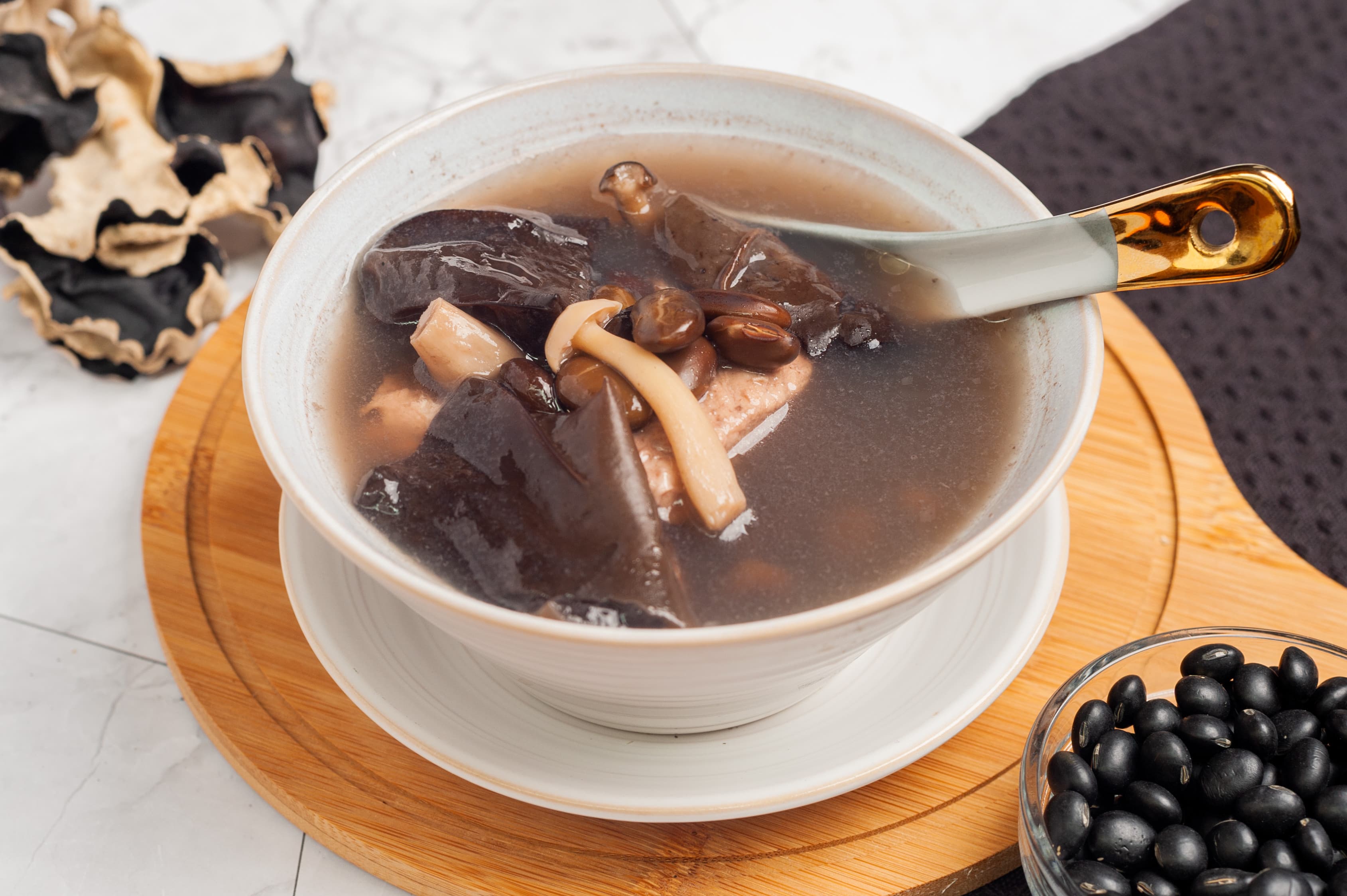 Black Bean Black Fungus Lean Meat Soup