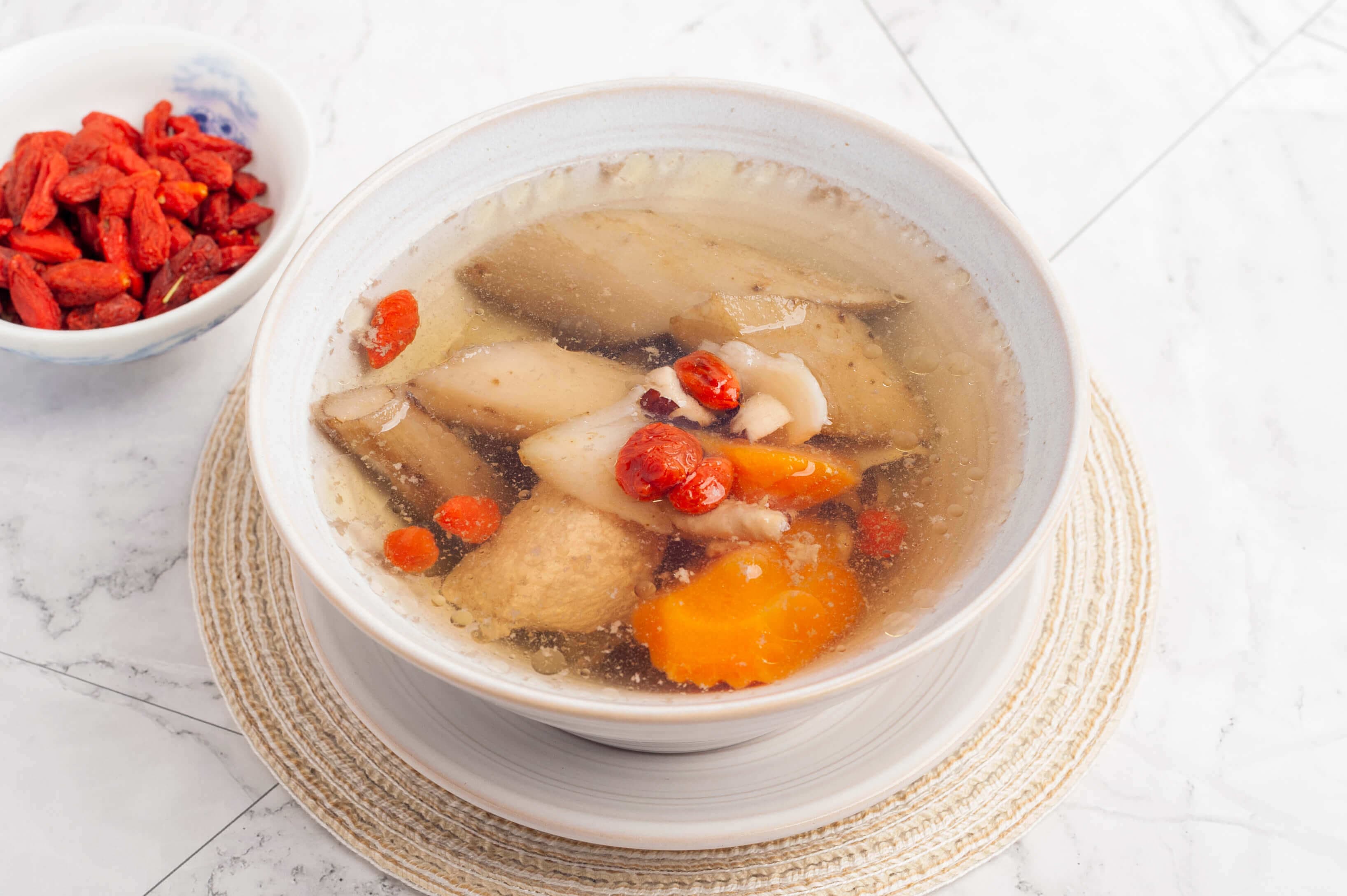 Burdock Lily Bulbs Carrot Lean Meat Soup