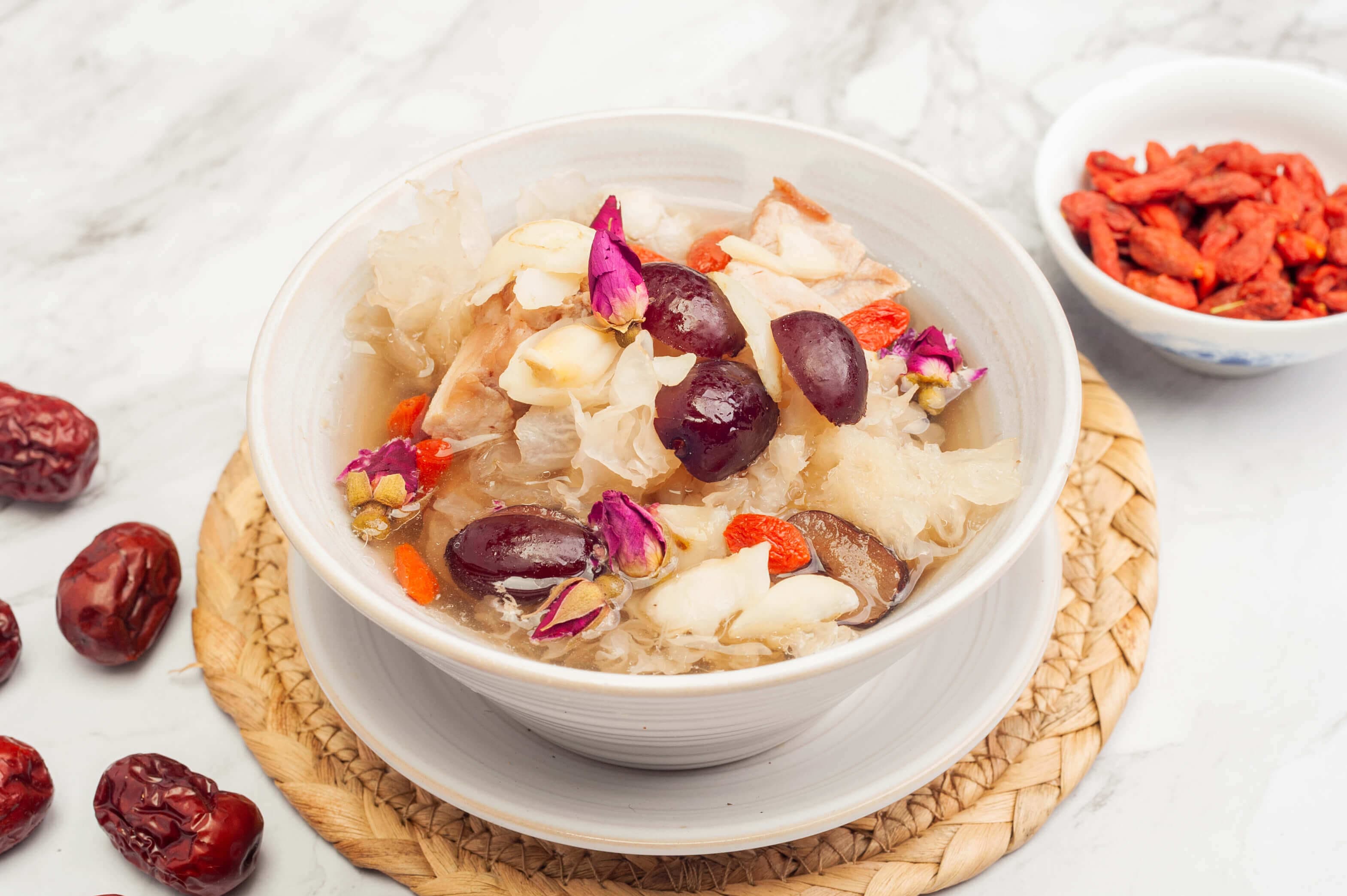 Lotus Seed with Rose and Snow Fungus Soup