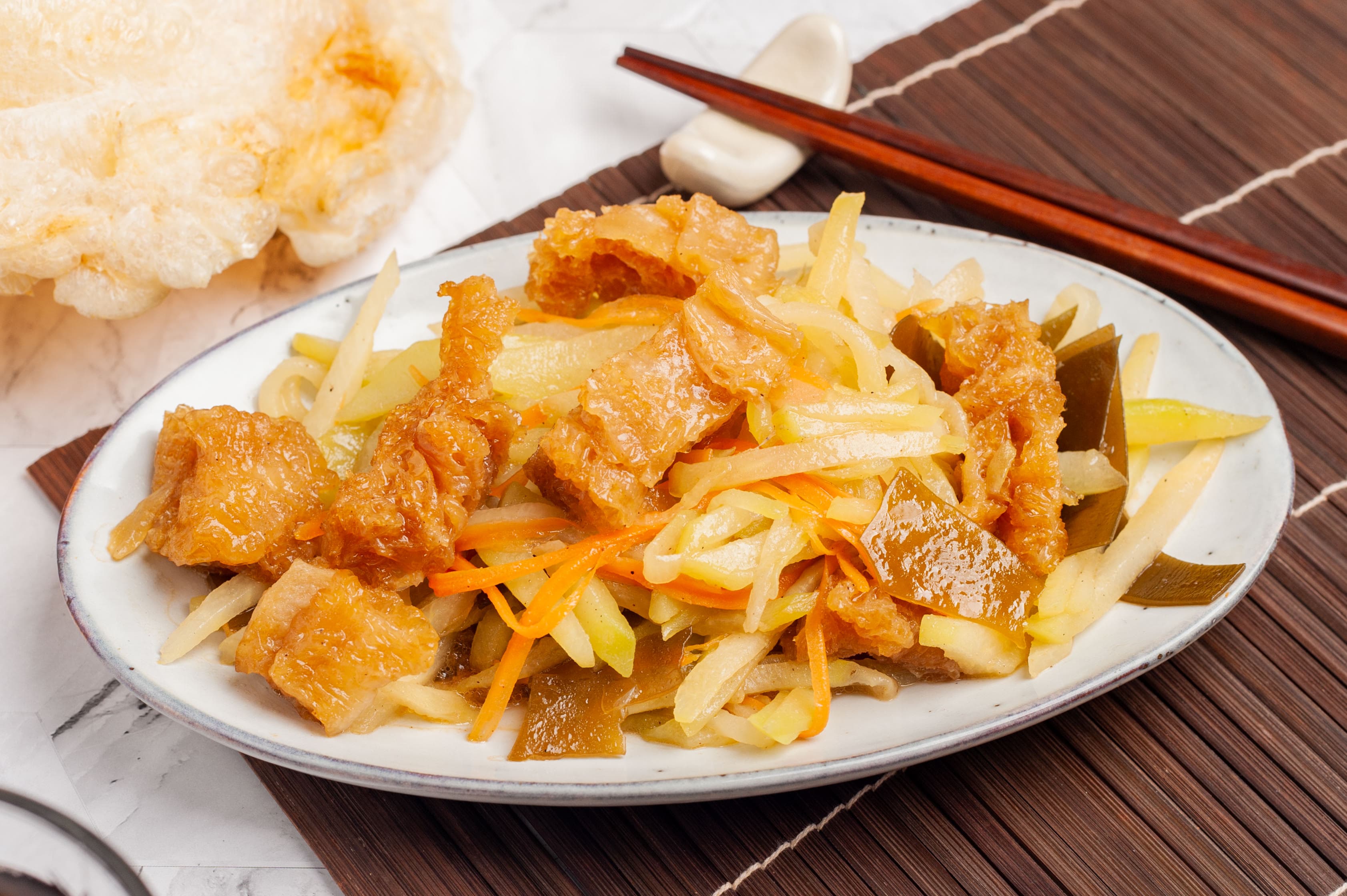Braised Fish Maw with Chayote and Seaweed
