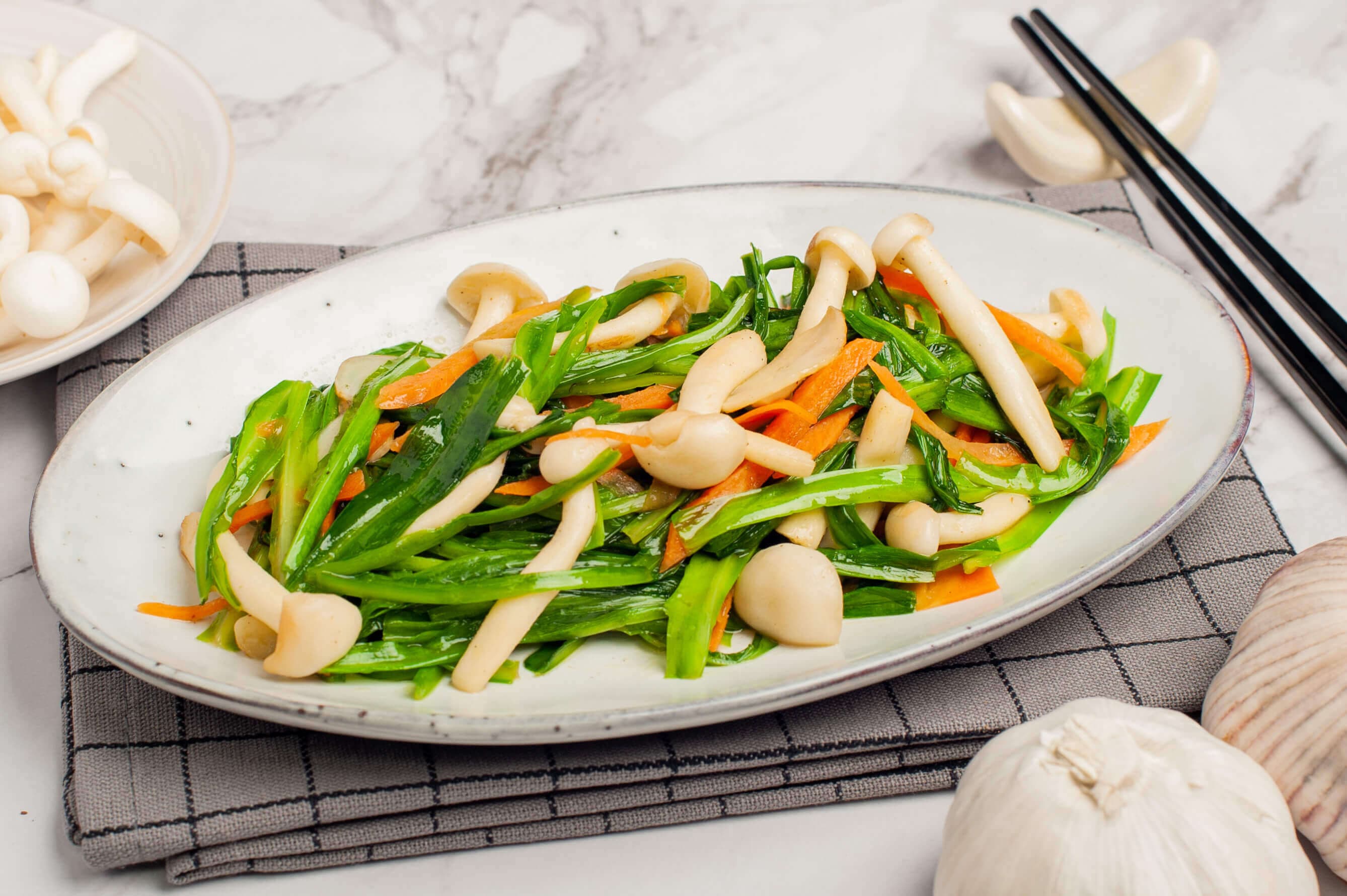 Stir-fry Qing Long with Chicken & Assorted Mushroom