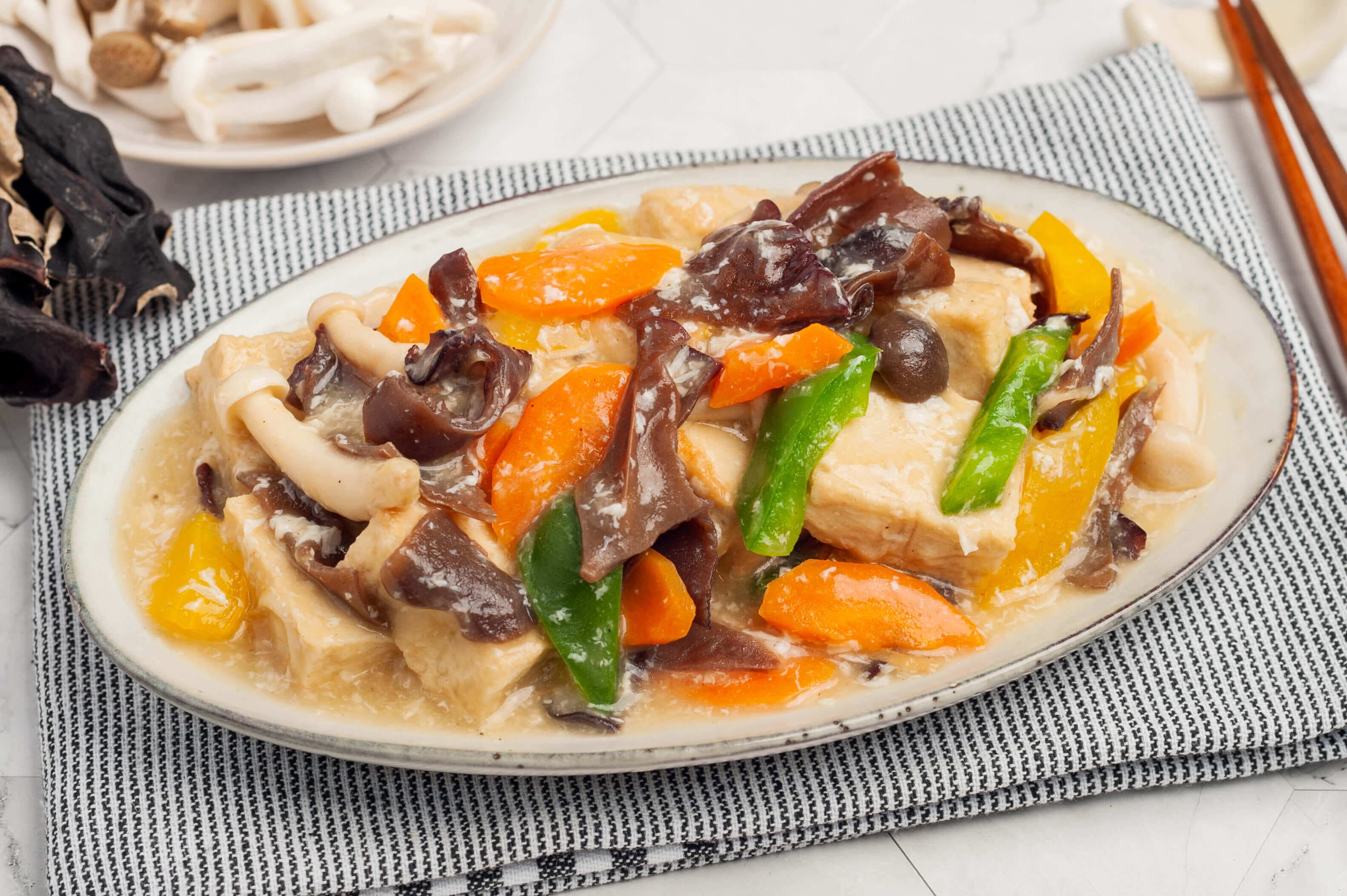 Braised tofu with mixed vegetables and wood ear fungus