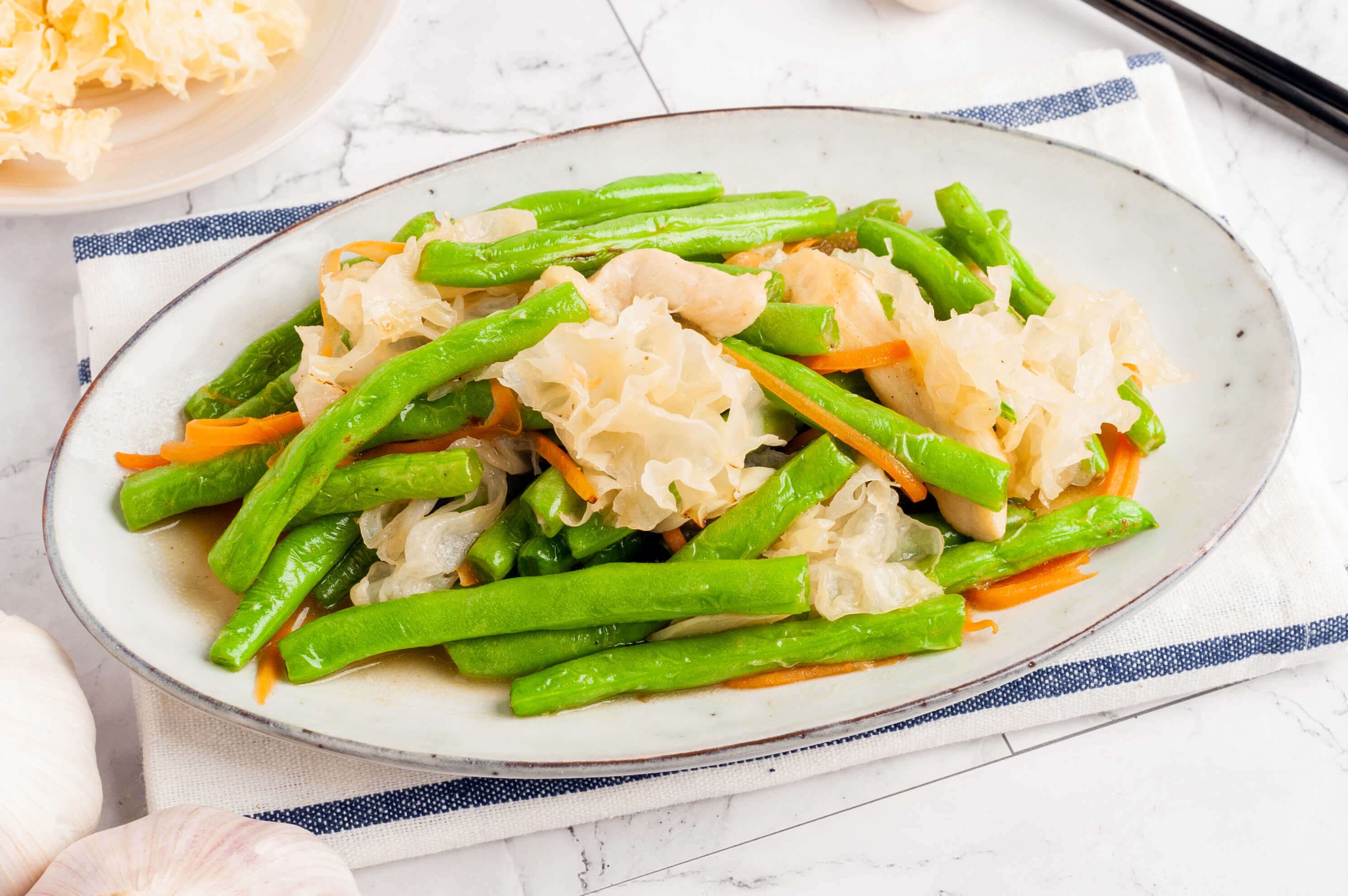 Stir-fried french beans with snow fungus